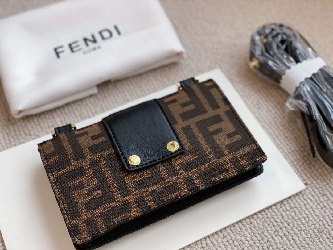 EN   Designer bags by Fendi 130