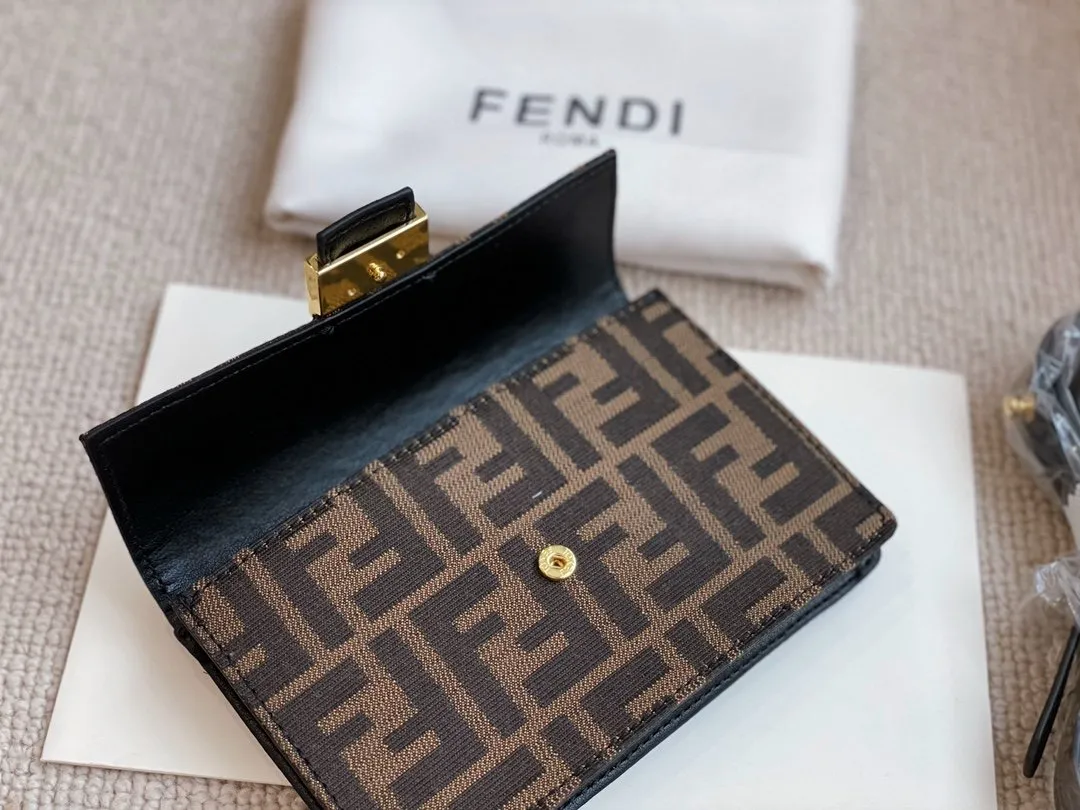 EN   Designer bags by Fendi 130