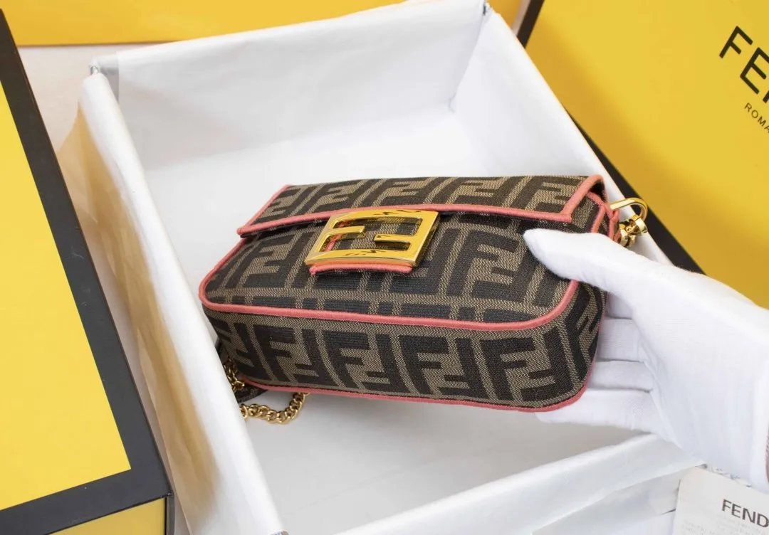 EN   Designer bags by Fendi 163