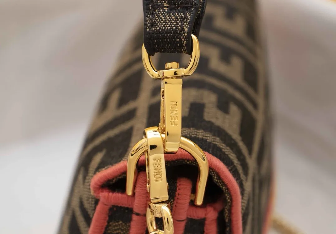 EN   Designer bags by Fendi 163