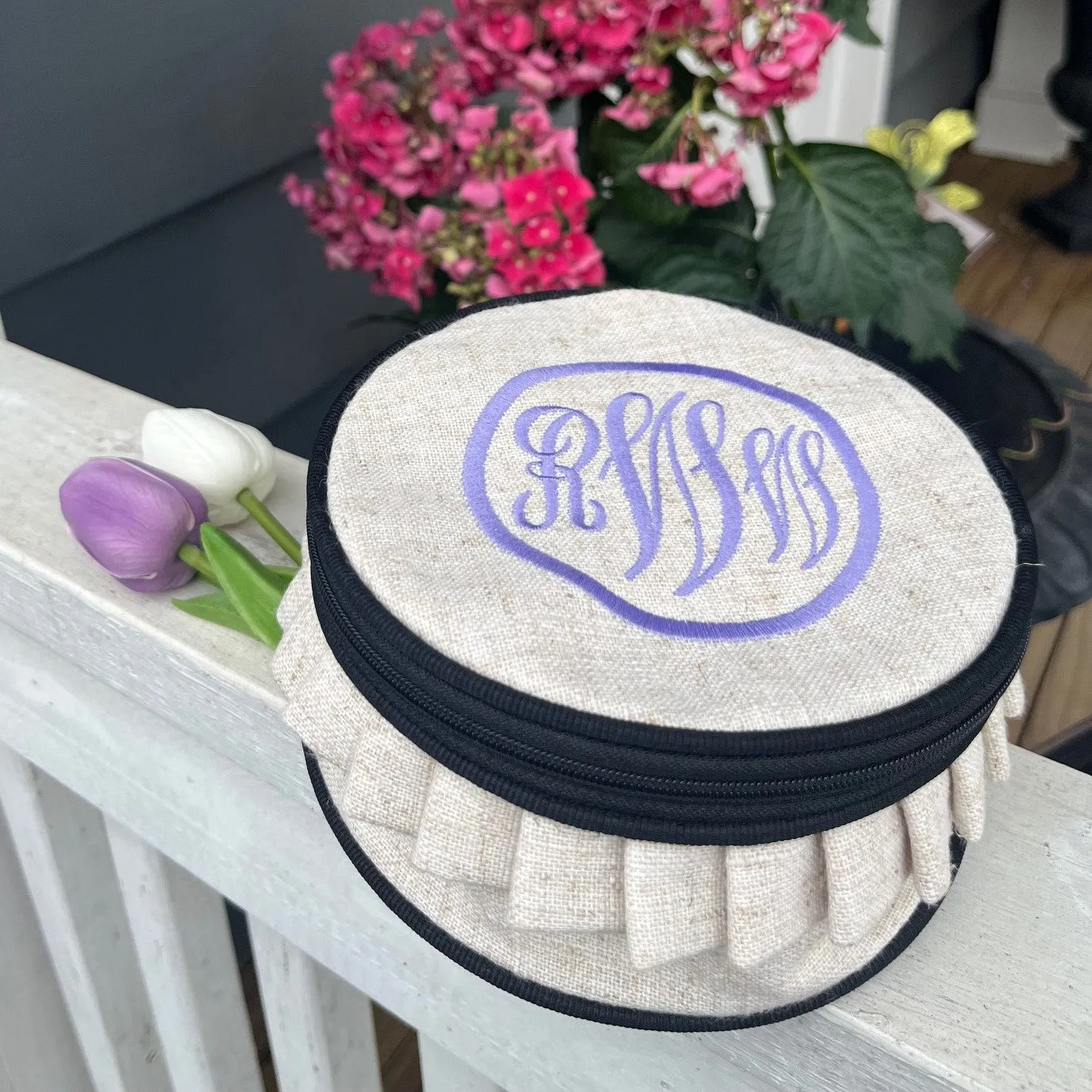 Linen Jewelry Round