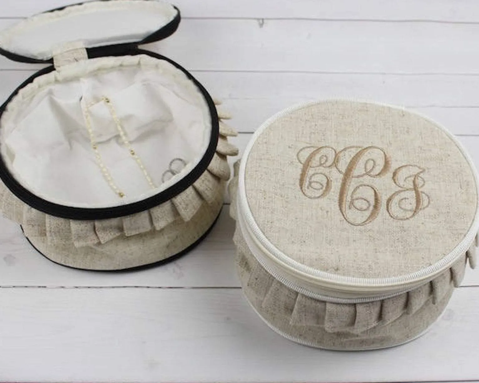 Linen Jewelry Round