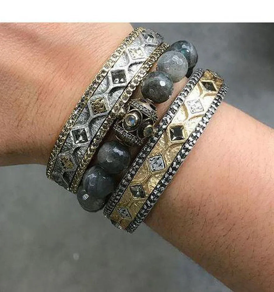 Stretch bracelet with Laboradite and silver medallion